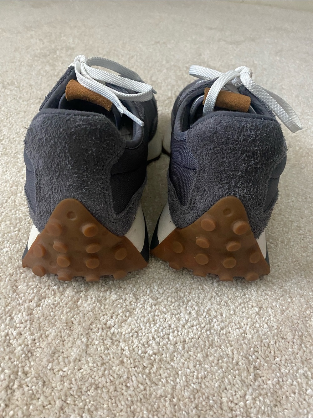 New Balance Women’s 527 Gray Suede & Mesh Sneakers with White Logo - Picture 3 of 12